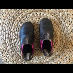 Kids blundstone size 11.